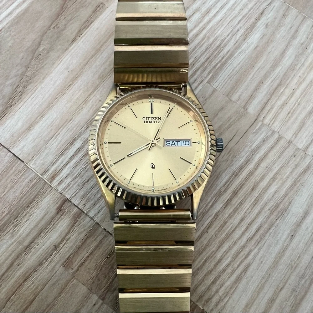 Citizen presidential style mens all gold tone dress watch NEW BATTERY